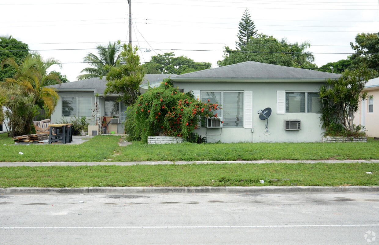 Primary Photo - 2071-2077 NE 172nd St