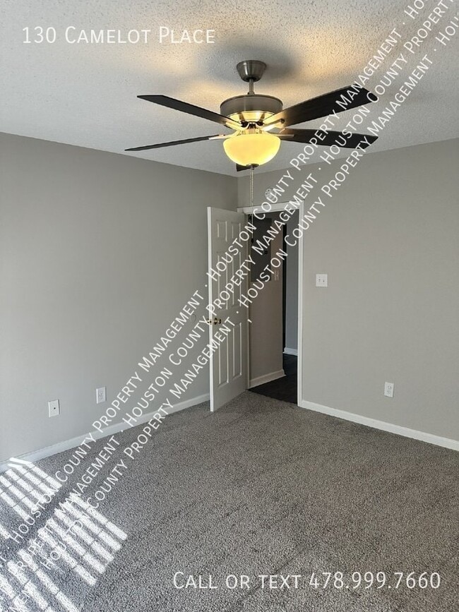 Building Photo - 130 Camelot Pl