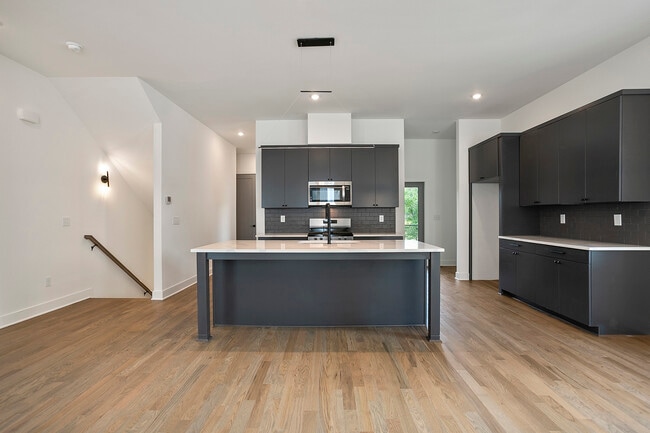Building Photo - 1545 Millwood Pl