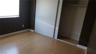 Building Photo - 5165 E Glendale Ave