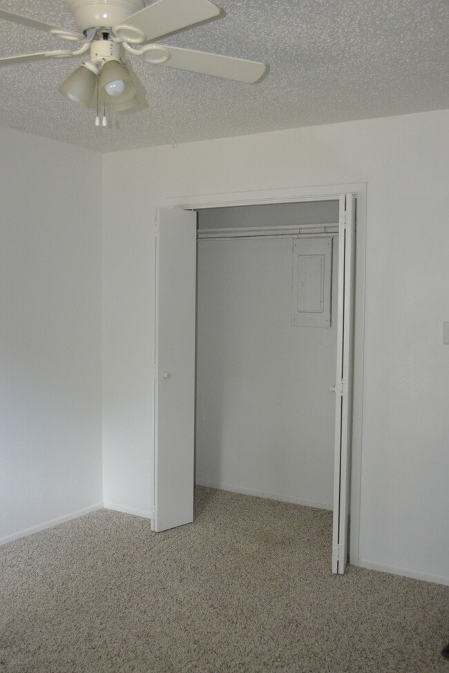 Building Photo - 2221 Lavern St