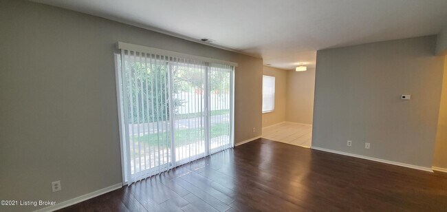 Foto del edificio - 9302 Aylesbury Dr
