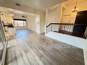 Building Photo - 124 Roberts Ln