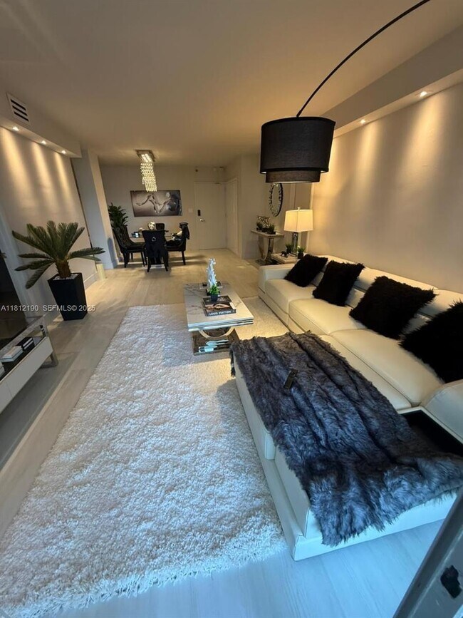 Foto del edificio - 5151 Collins Ave