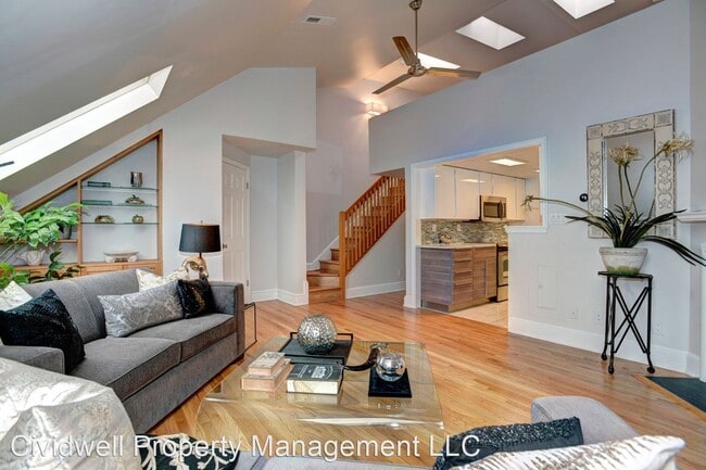 Building Photo - 2 br, 2 bath House - 410 5th St NE #33
