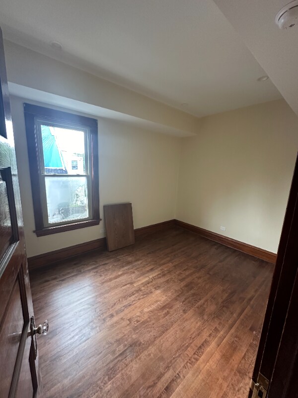 Foto del edificio - 5648 W Higgins Ave