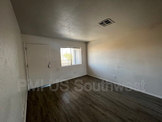 Building Photo - 1580 Sierra Vista Dr