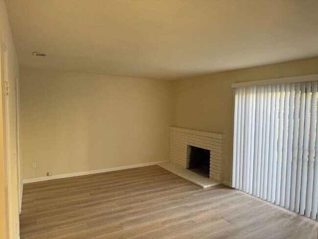 Foto del edificio - Spacious Blossom Valley Home