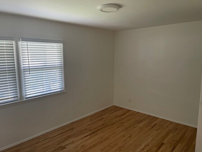 Foto del edificio - 456 N Hollywood Way