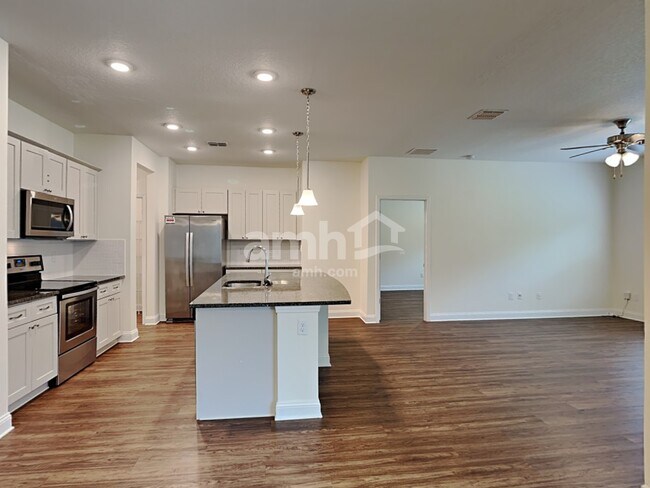 Foto del edificio - 887 Sunny Stroll Dr