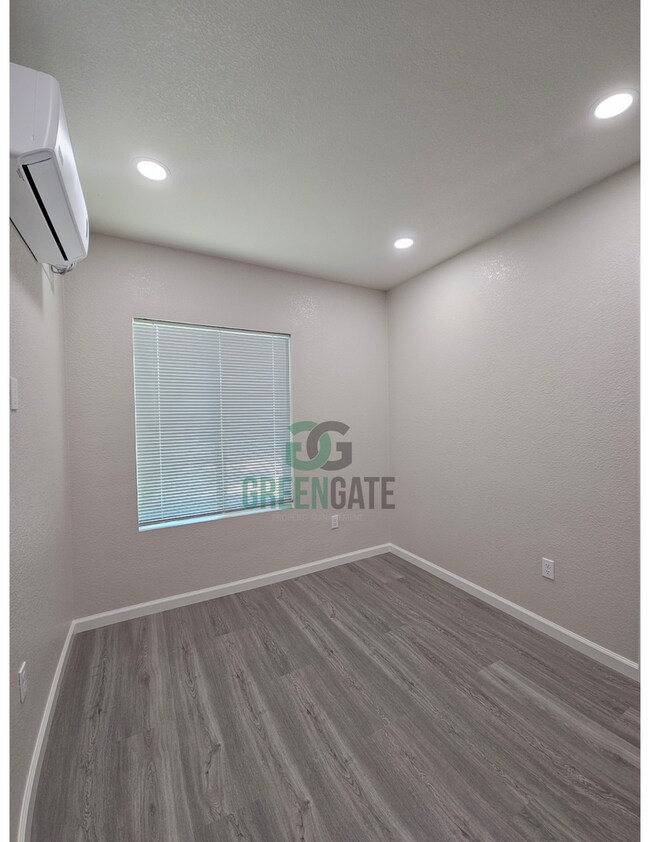 Foto del edificio - 3105 E Orangeburg Ave