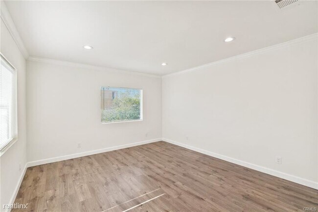 Building Photo - 2 br, 2 bath 4plex - 136 N Rampart Blvd # 4