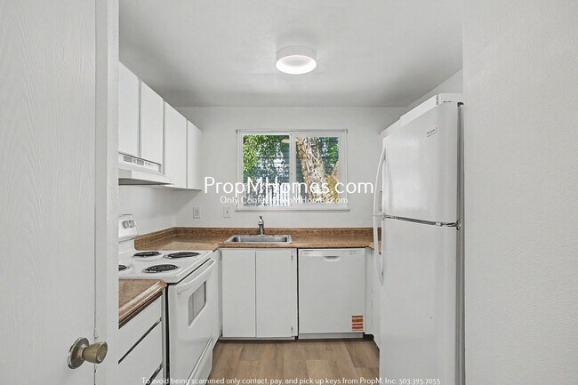 Foto del edificio - Updated Two Bedroom Duplex in Sellwood - Garage Included!
