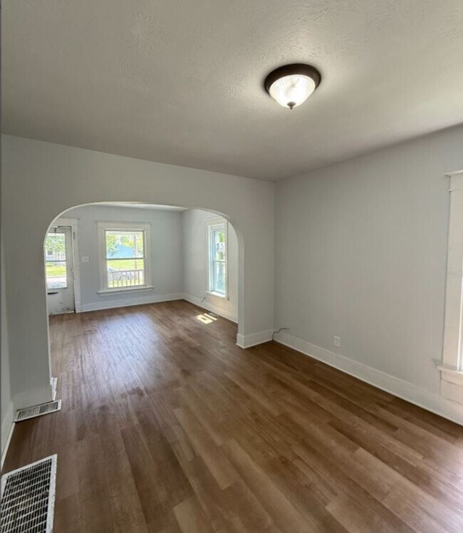 Foto del edificio - Section 8 Accepted! Spacious Newly Renovat...