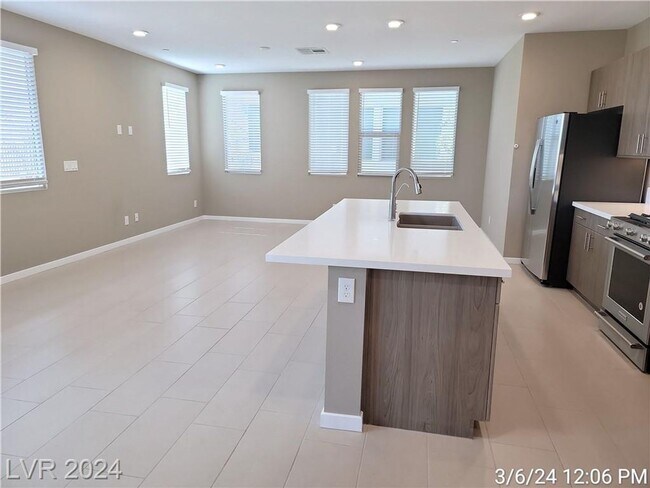 Foto del edificio - BEAUTIFUL 2 BED 2 BATH TOWNHOME IN SUMMERL...