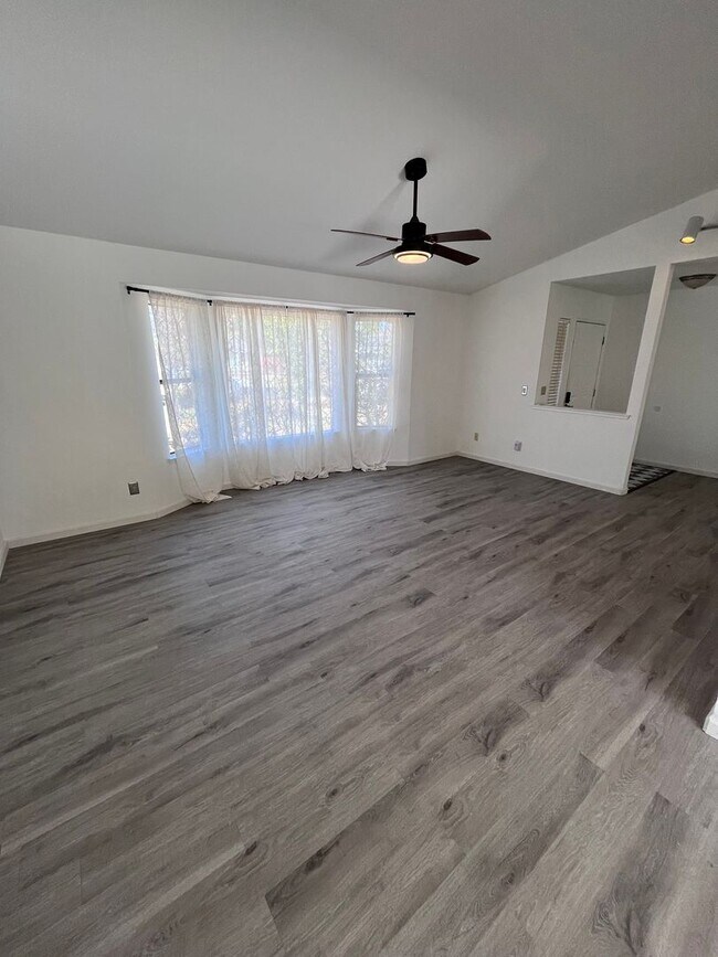 Foto del edificio - NICE HOME IN FOLSOM!!