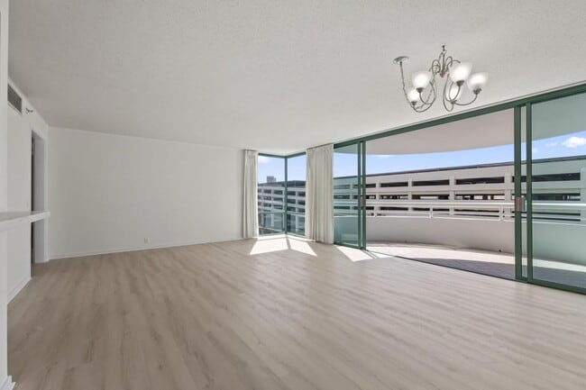 Building Photo - 1341 Kapiolani Blvd