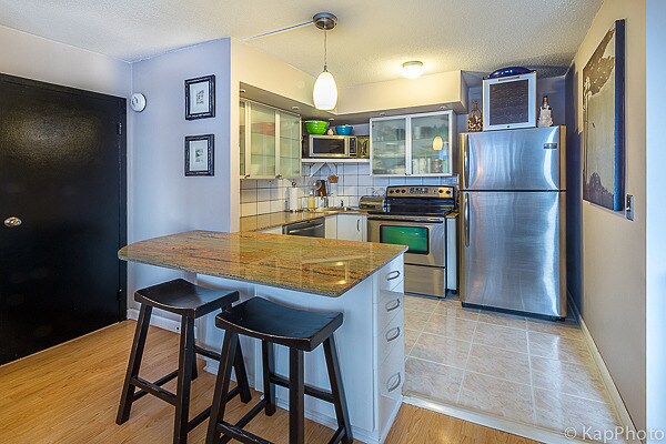 Foto del edificio - 2740 N Pine Grove Ave