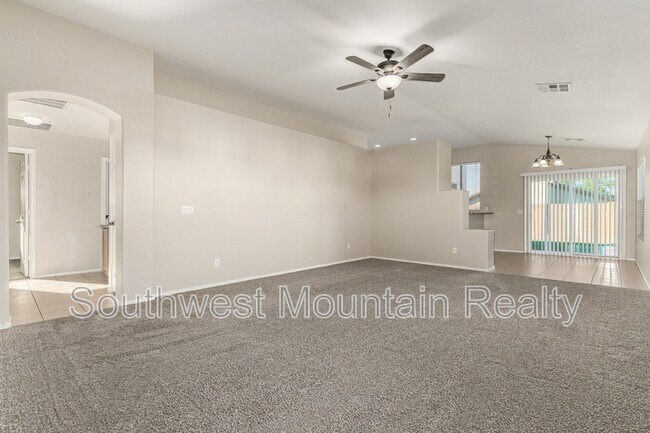 Foto del edificio - 1098 W Oak Tree Ln