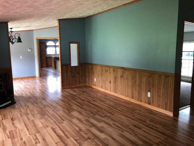 sitting room - 30111 Andrews Rd