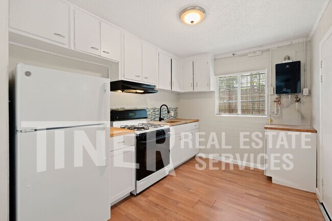 Building Photo - 1616 El Monte Ave