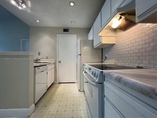 Foto del edificio - 4581 W McNab Rd