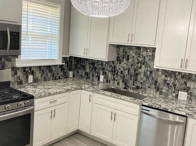 Foto del edificio - 7130 Amherst Ave