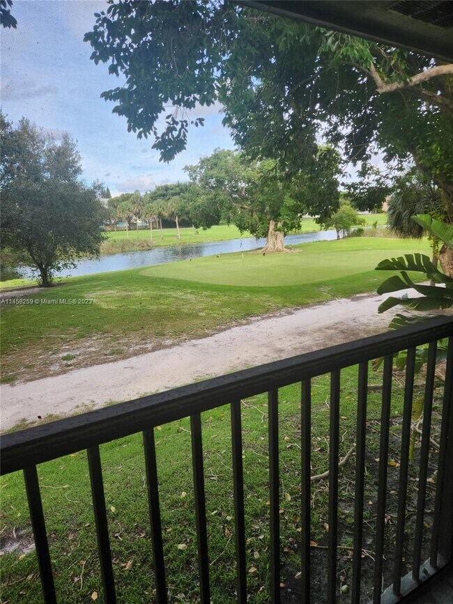 Foto del edificio - 3960 NW 87th Ave