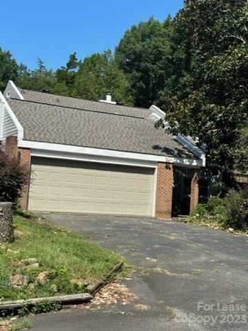 Foto principal - 4033 Woodfox Dr