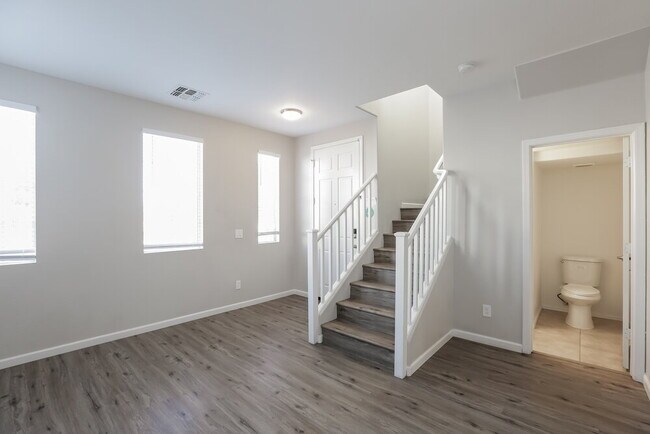 Foto del edificio - 5211 Burton Dr