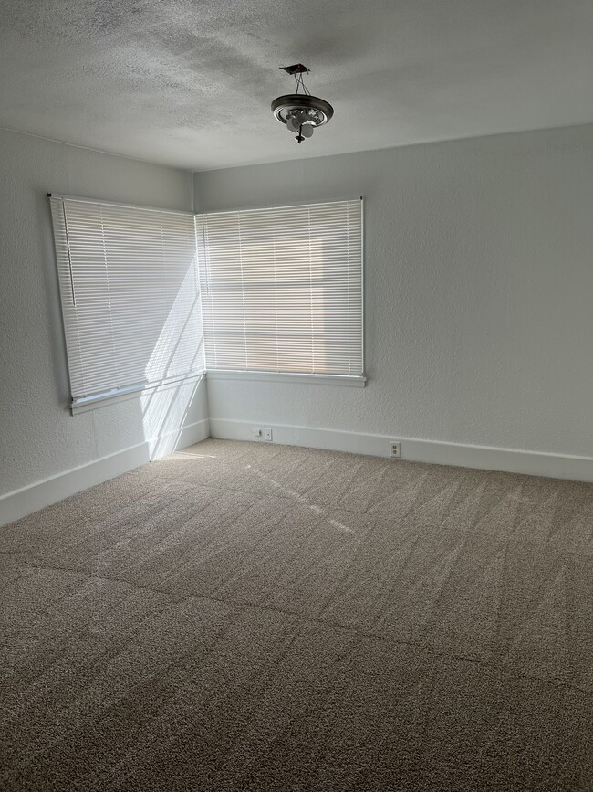 Building Photo - 815 N 42nd St