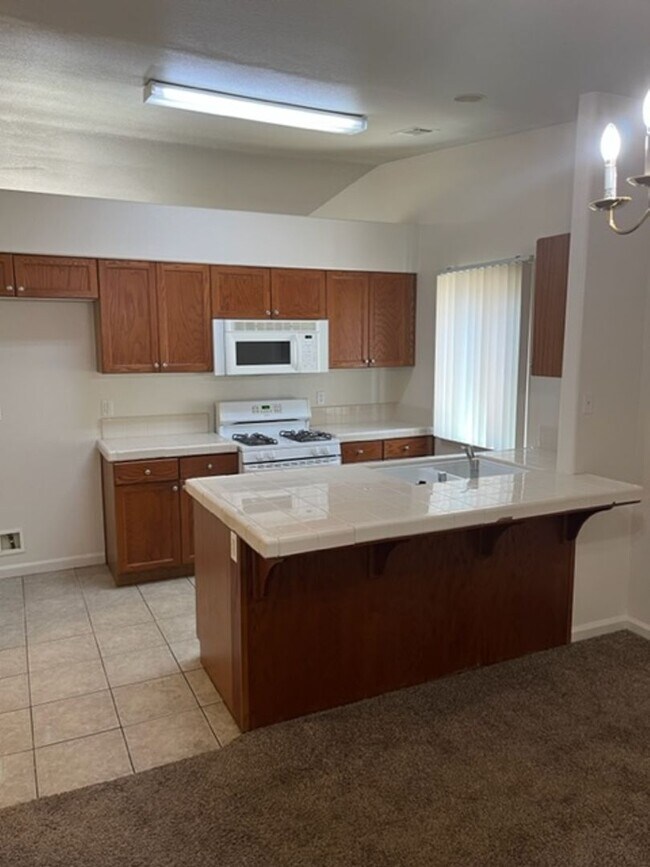 Building Photo - 4 BR 2 Bath Riverdale Home AVAILABLE NOW!