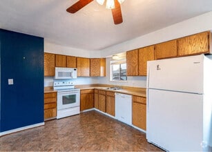 Building Photo - 3217-D 1/2 D 1/2 Rd