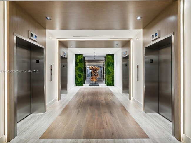Building Photo - 2301 Collins Ave