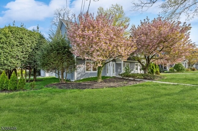 Building Photo - 648 E Broad St