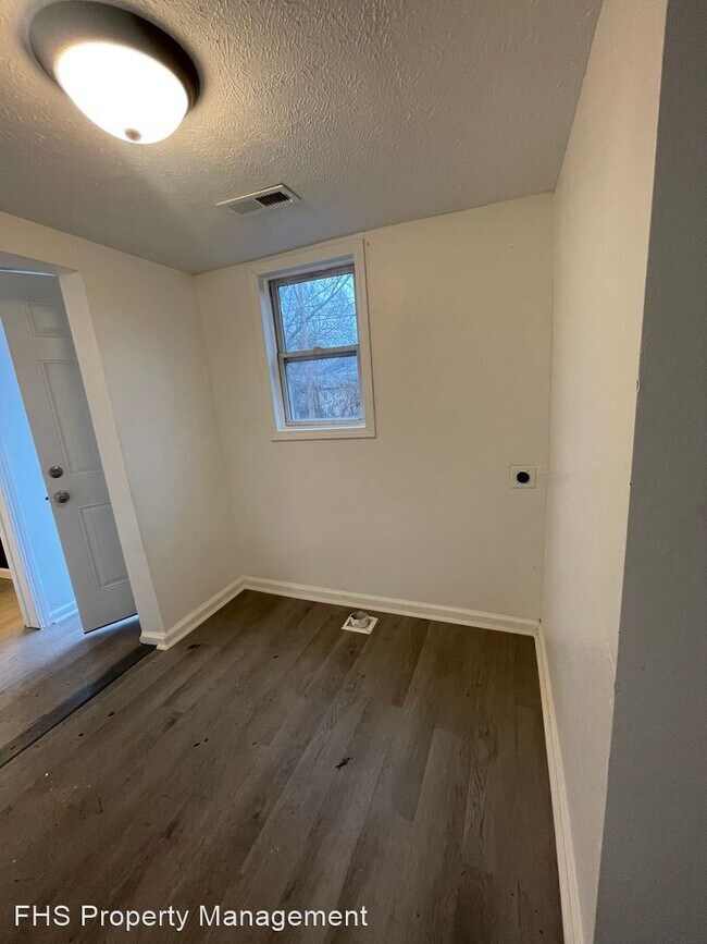 Building Photo - 3 br, 1 bath House - 2915 W Elm Street*