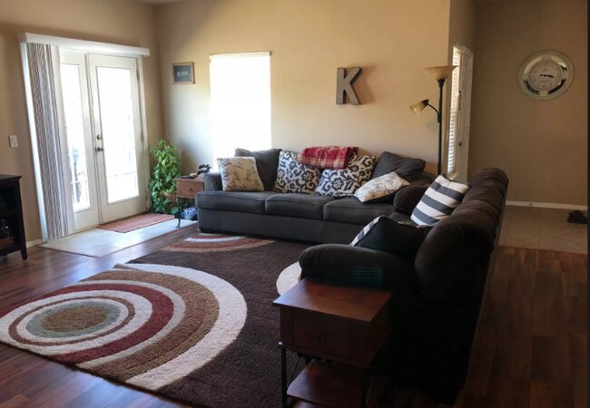 Building Photo - 810 W Airport Rd