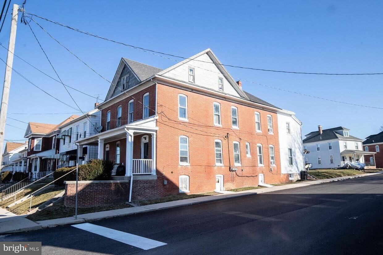 Building Photo - 425 High St