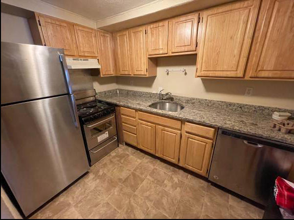 Primary Photo - 200 Kelton St