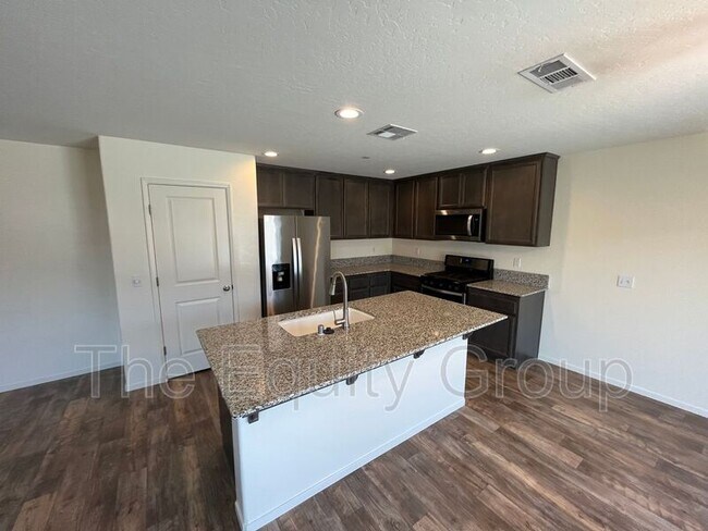 Building Photo - 2134 E Delta Ct