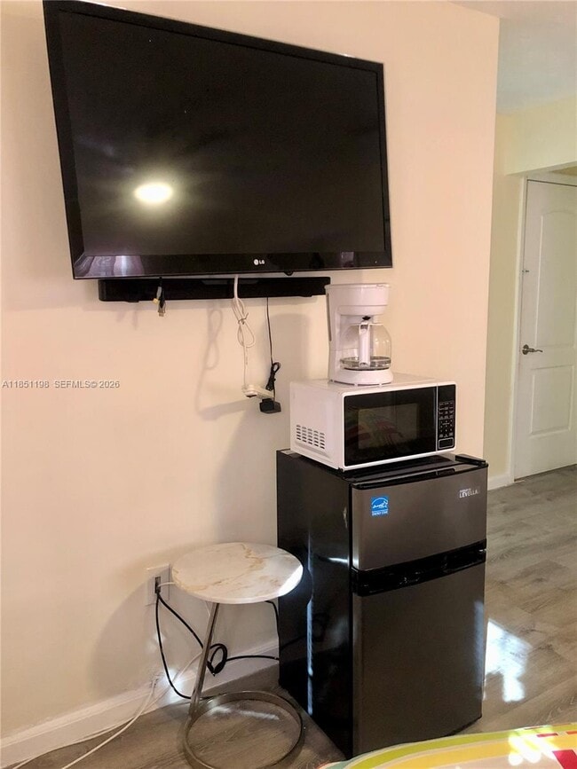 Building Photo - 6890 Liberty St