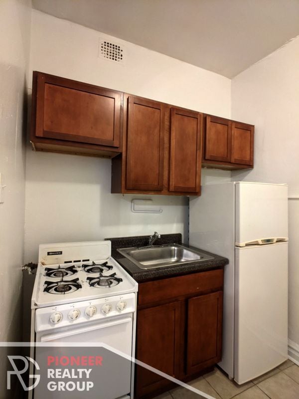 Building Photo - 4829 N Damen Ave