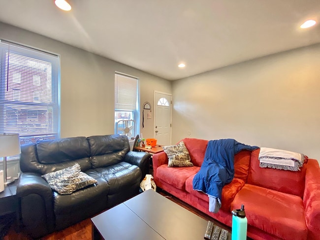 Building Photo - Upenn & Drexel! A spacious 4 bed/2 bath ho...