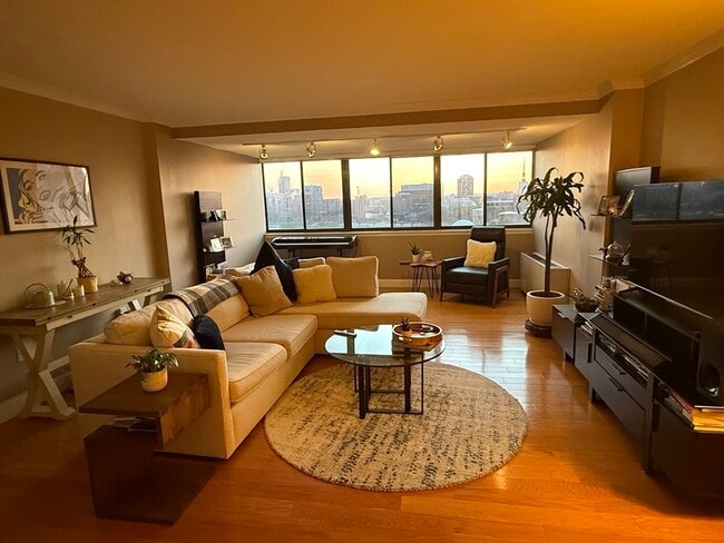 Building Photo - 6 Whittier Pl