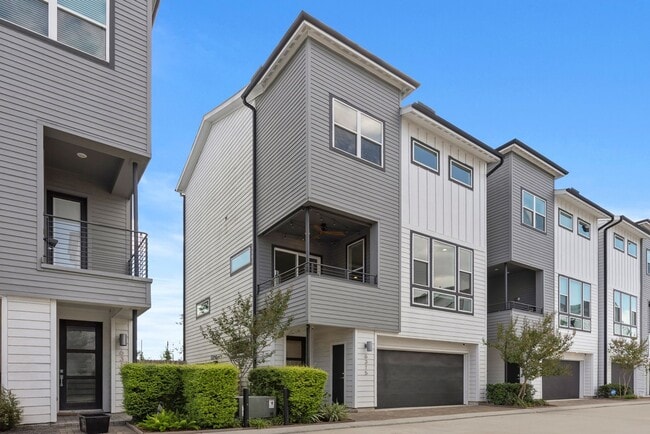 Foto del edificio - Modern Three-Story Home in Timbergrove Yards