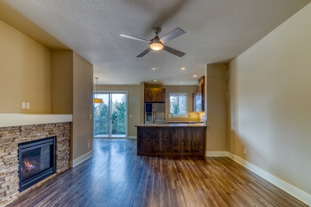 Foto del edificio - 646 NE Vail Ln