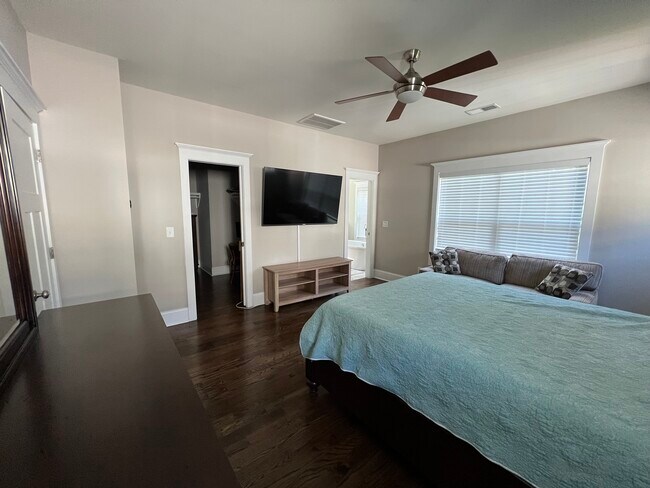 Foto del edificio - 1011 Everett Pl