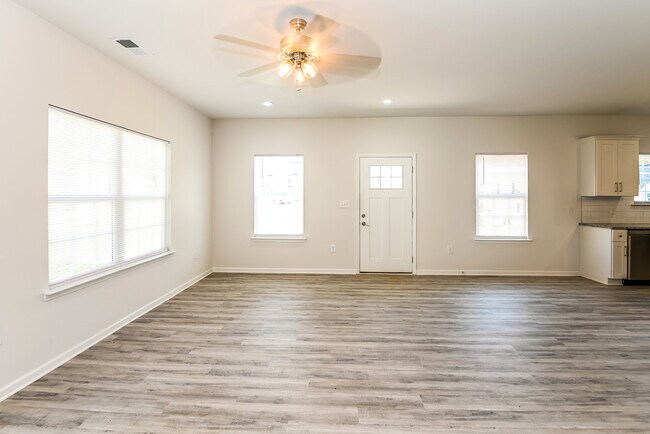 Building Photo - 337 Kirby Dr, Charlotte, NC