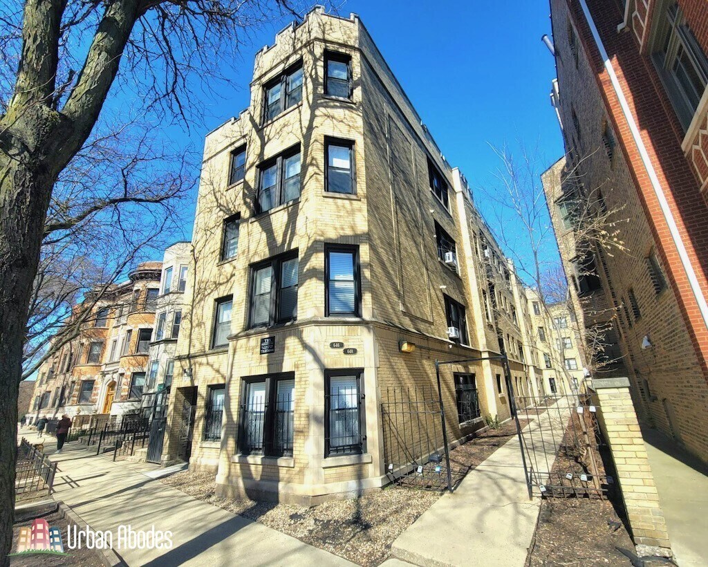 Primary Photo - 644 W Roscoe St