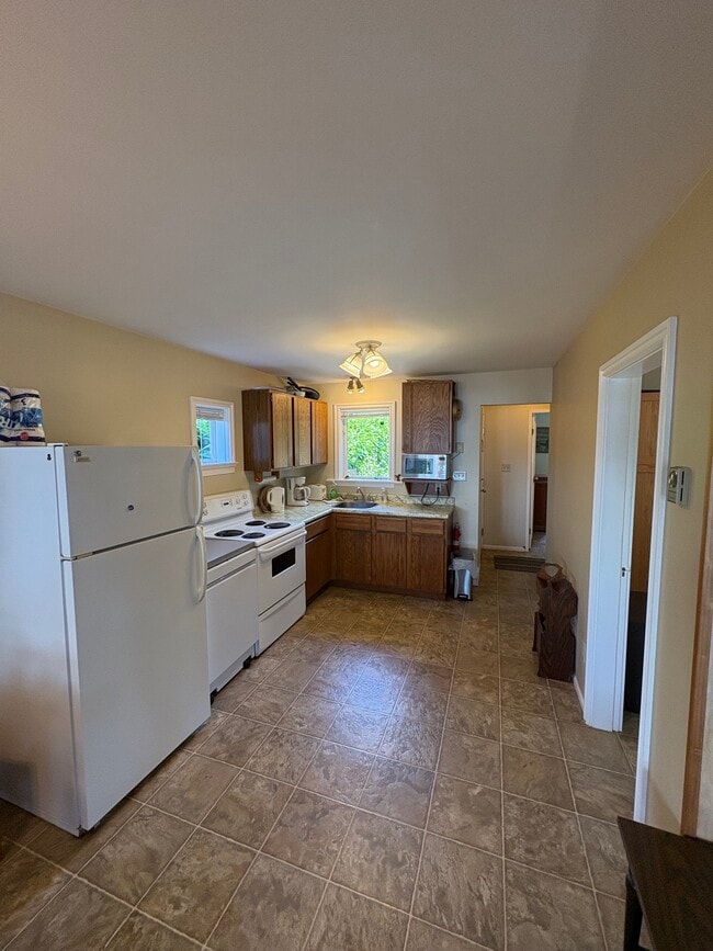 Building Photo - 10762 Madrona Dr